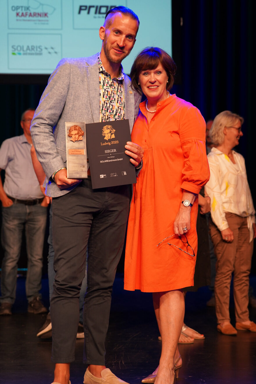 Dagmar Mayer (BVMW) mit Markus Bolle (SOLARIS and more)