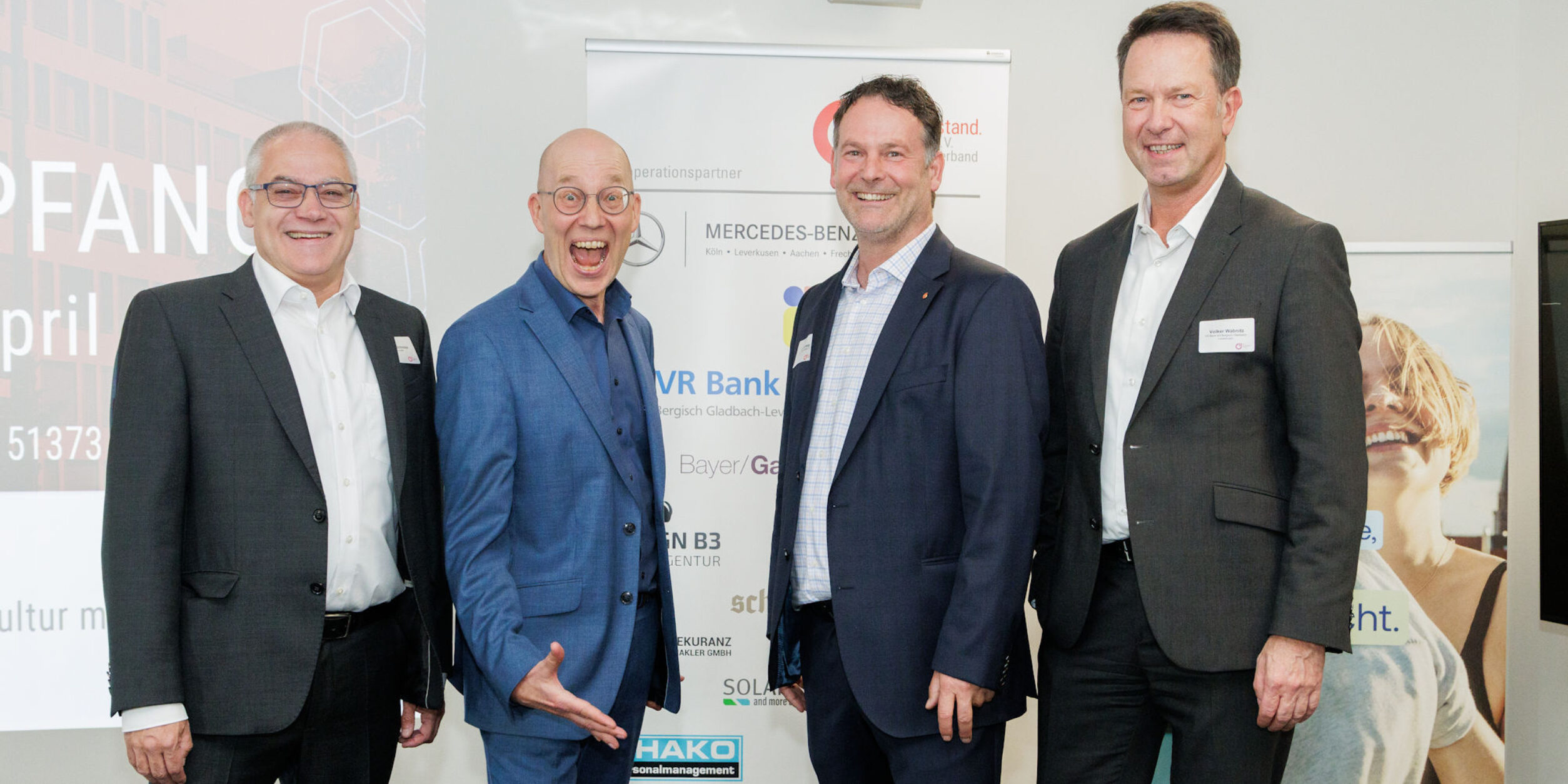 Dirk Ludwig und die Vertreter der Sponsoren