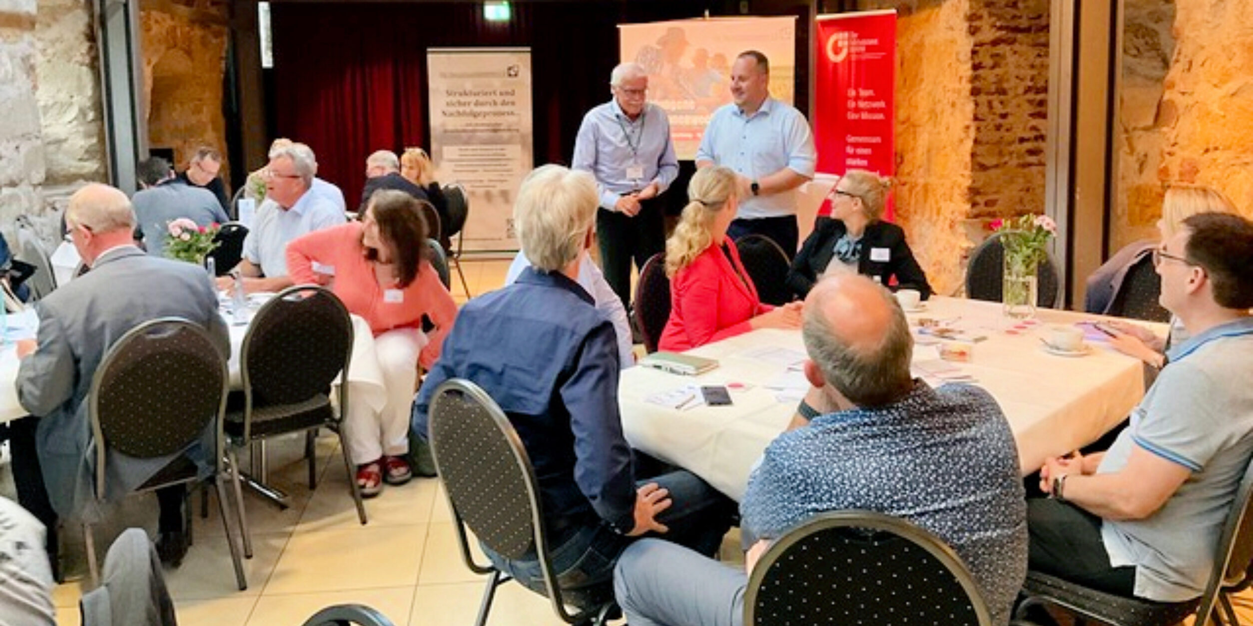 Referenten und Zuhörer