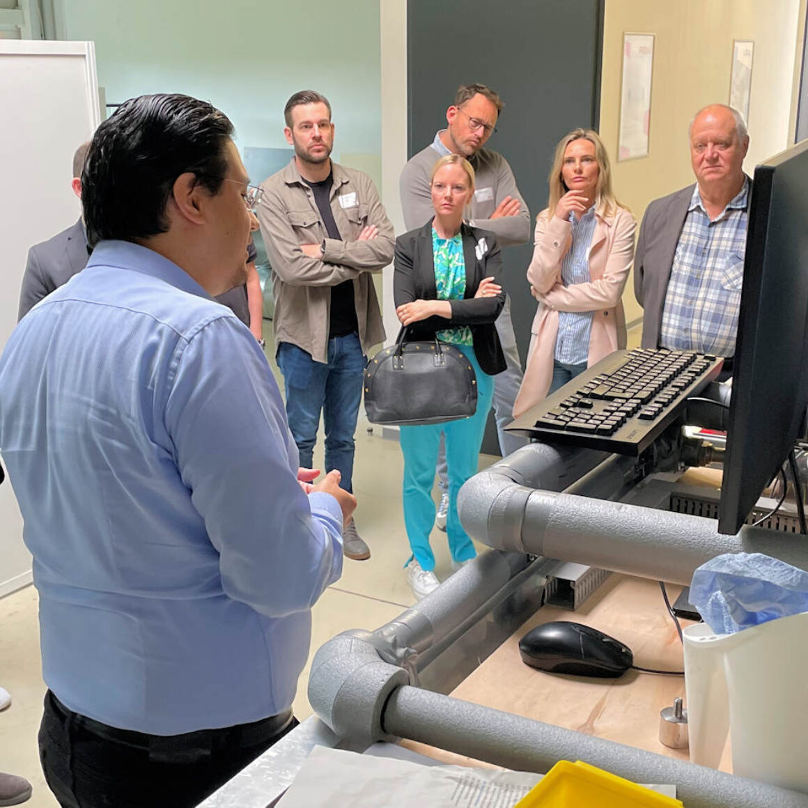 Teilnehmer bei der Besichtigungstour