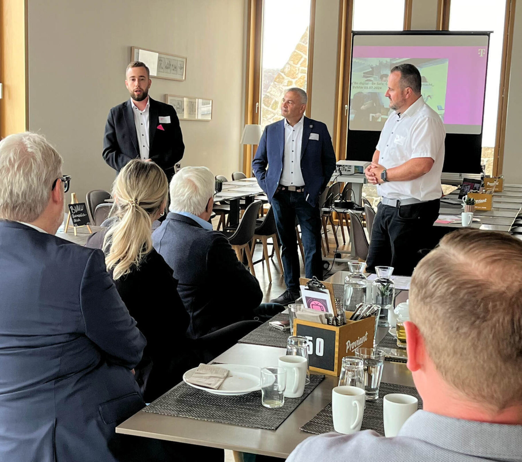 Teilnehmer des Business-Frühstücks