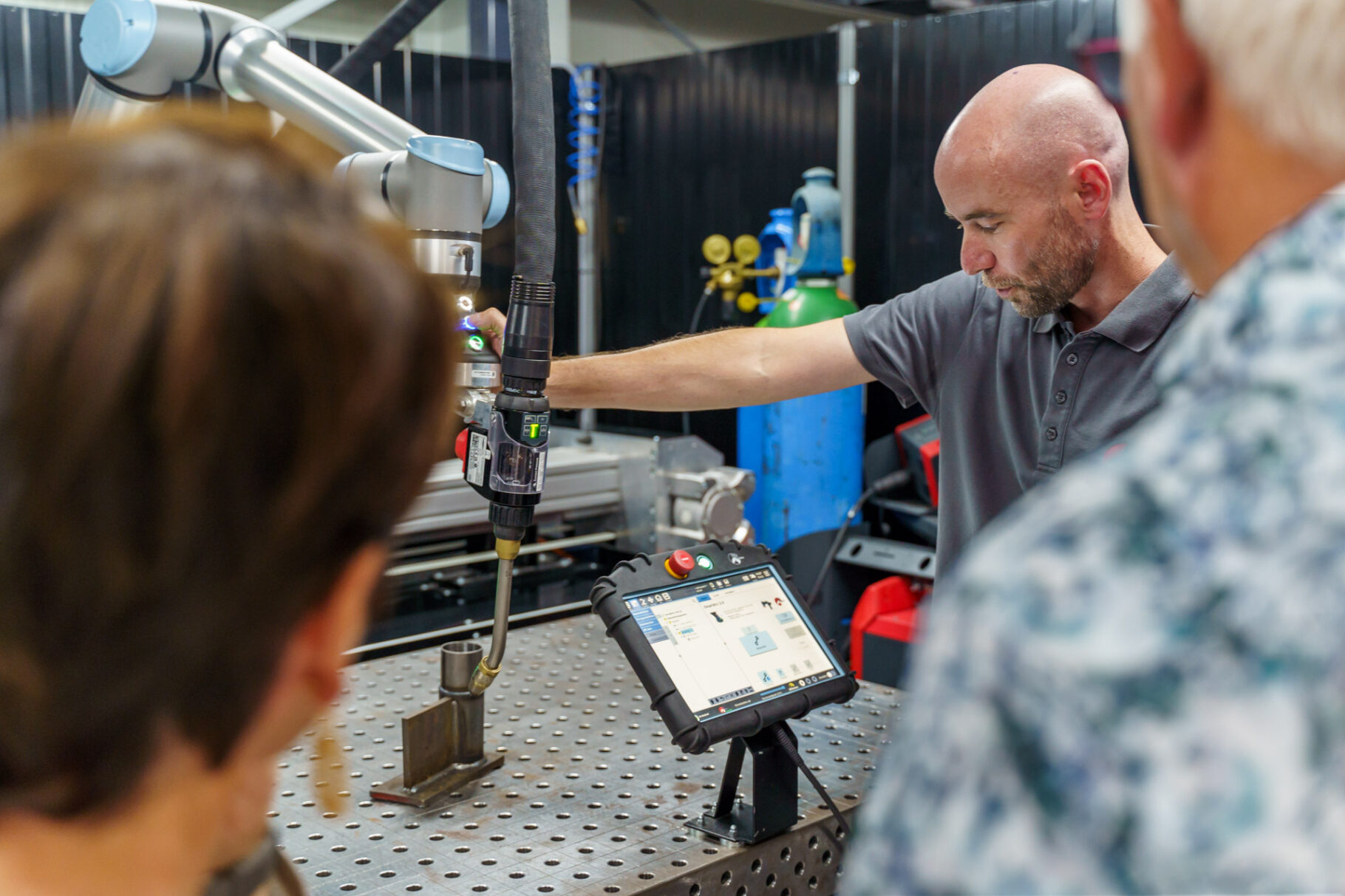 Christian Sühwold erklärt die Programmierung