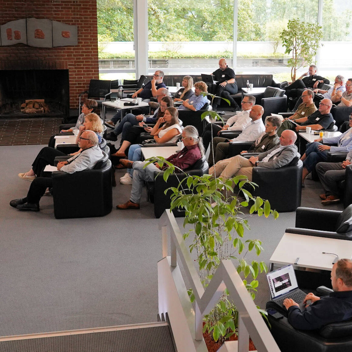 Referent mit Teilnehmern in der Übersicht