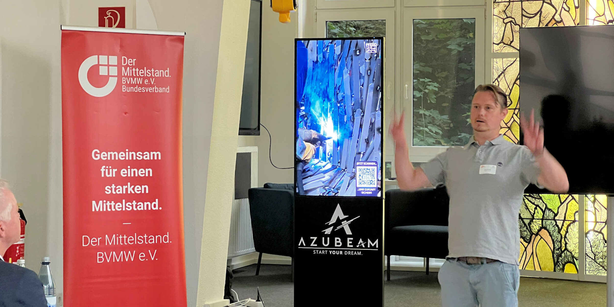 Jan Eckhardt präsentiert das „Videostelen-Projekt"