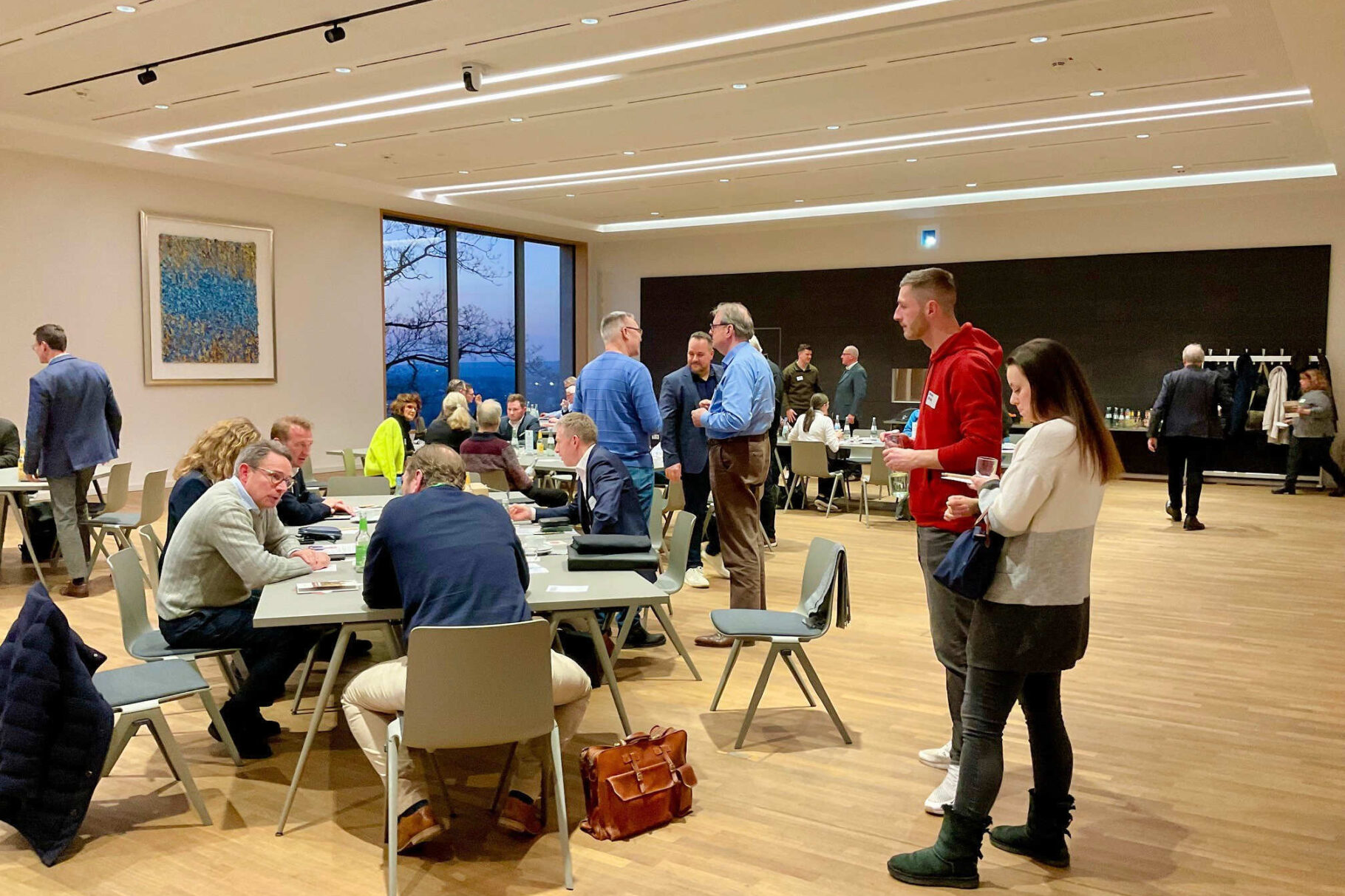 Teilnehmer an Tischen