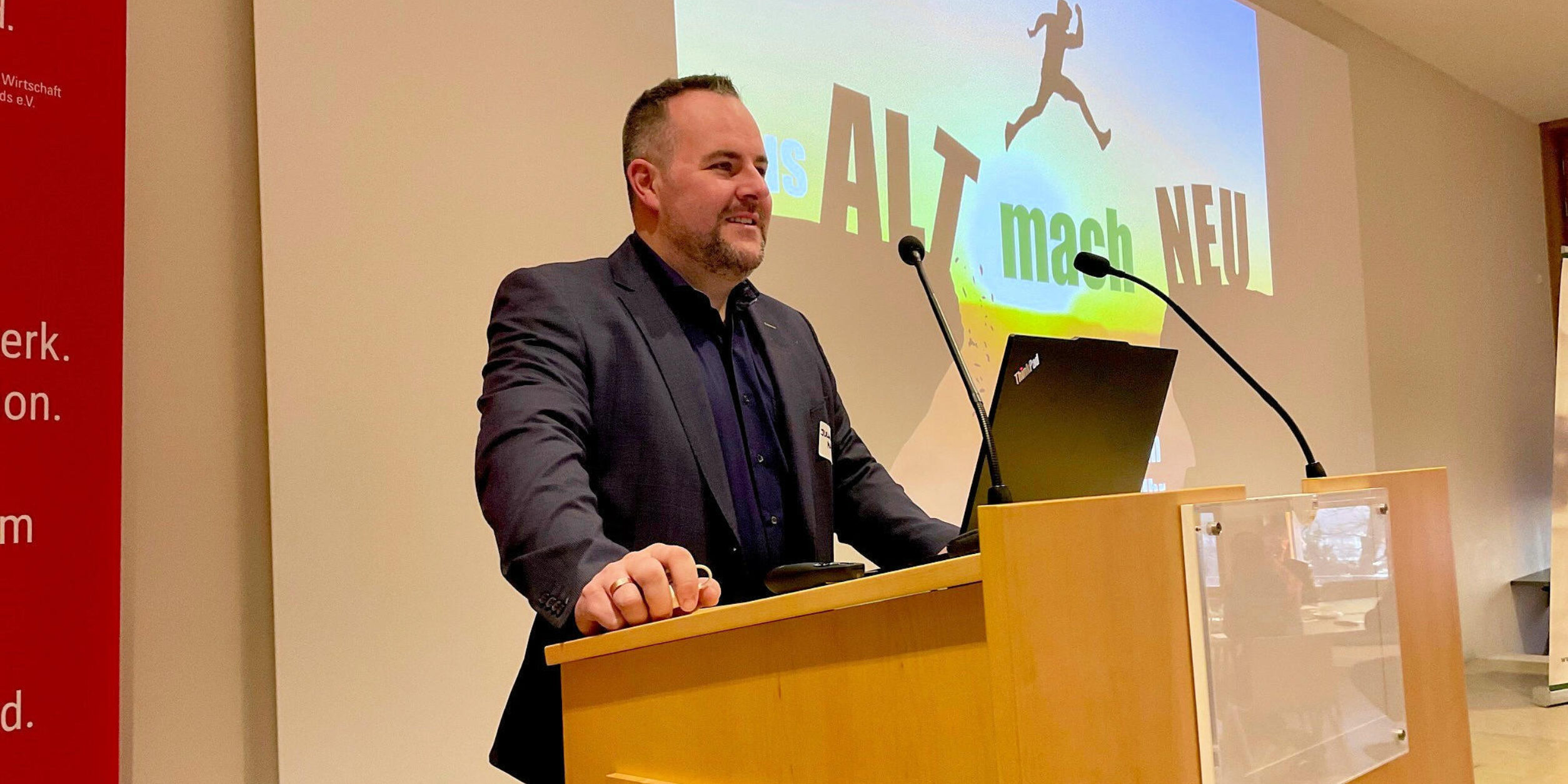 Julian Mayer bei der Begrüßung