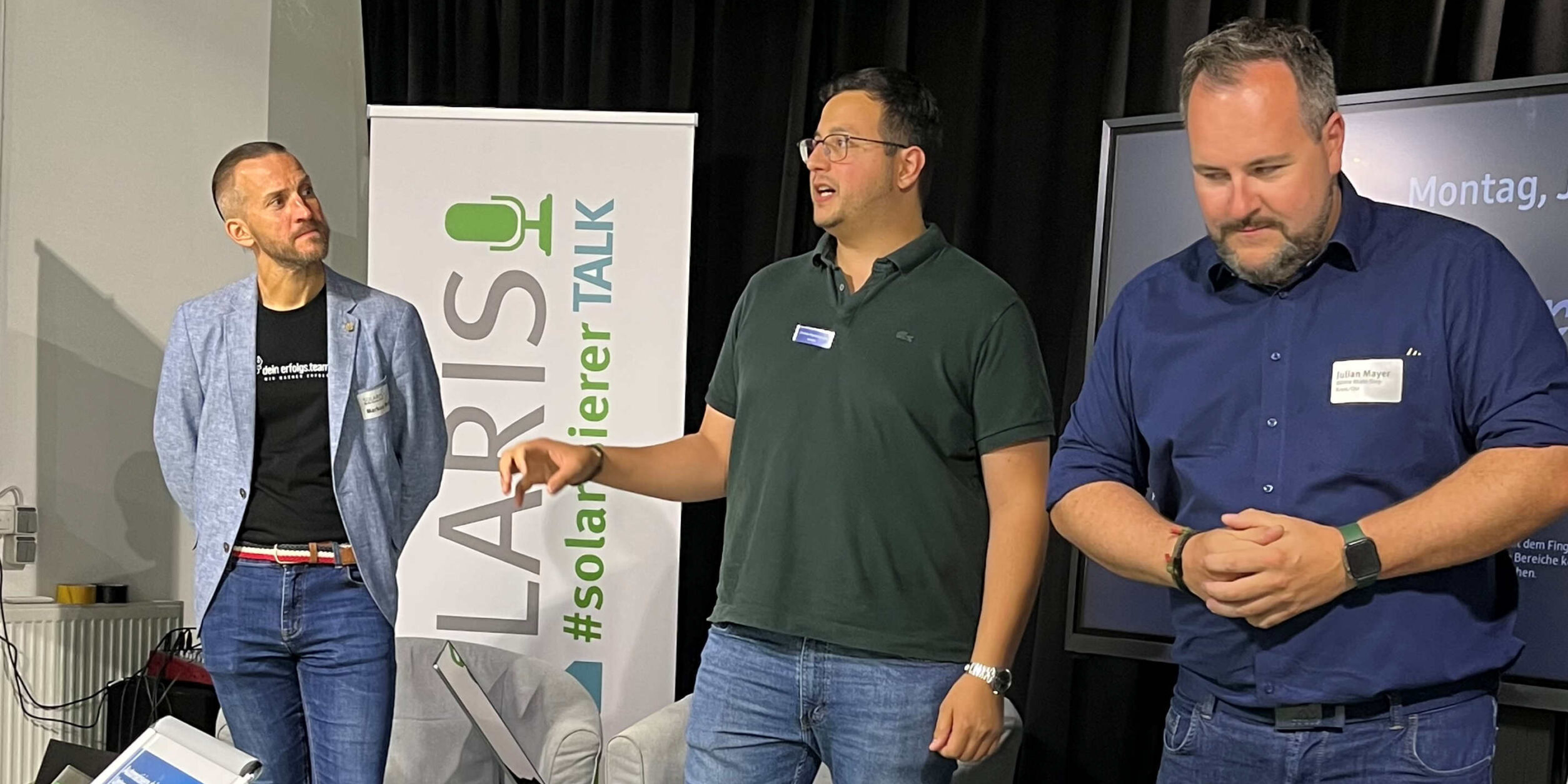 Der Gastgeber begrüßt die Teilnehmenden