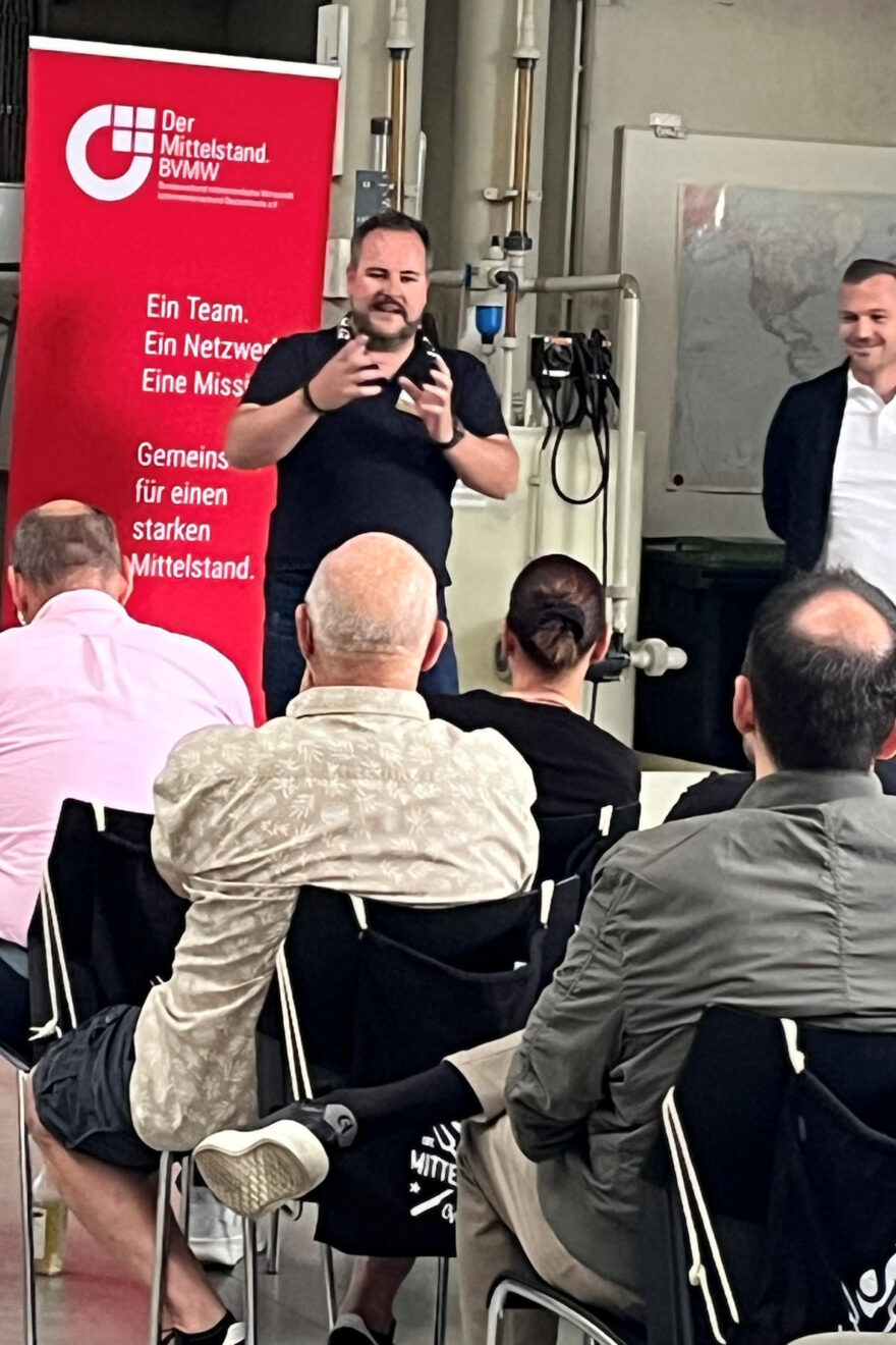 Julian Mayer beim Vortrag