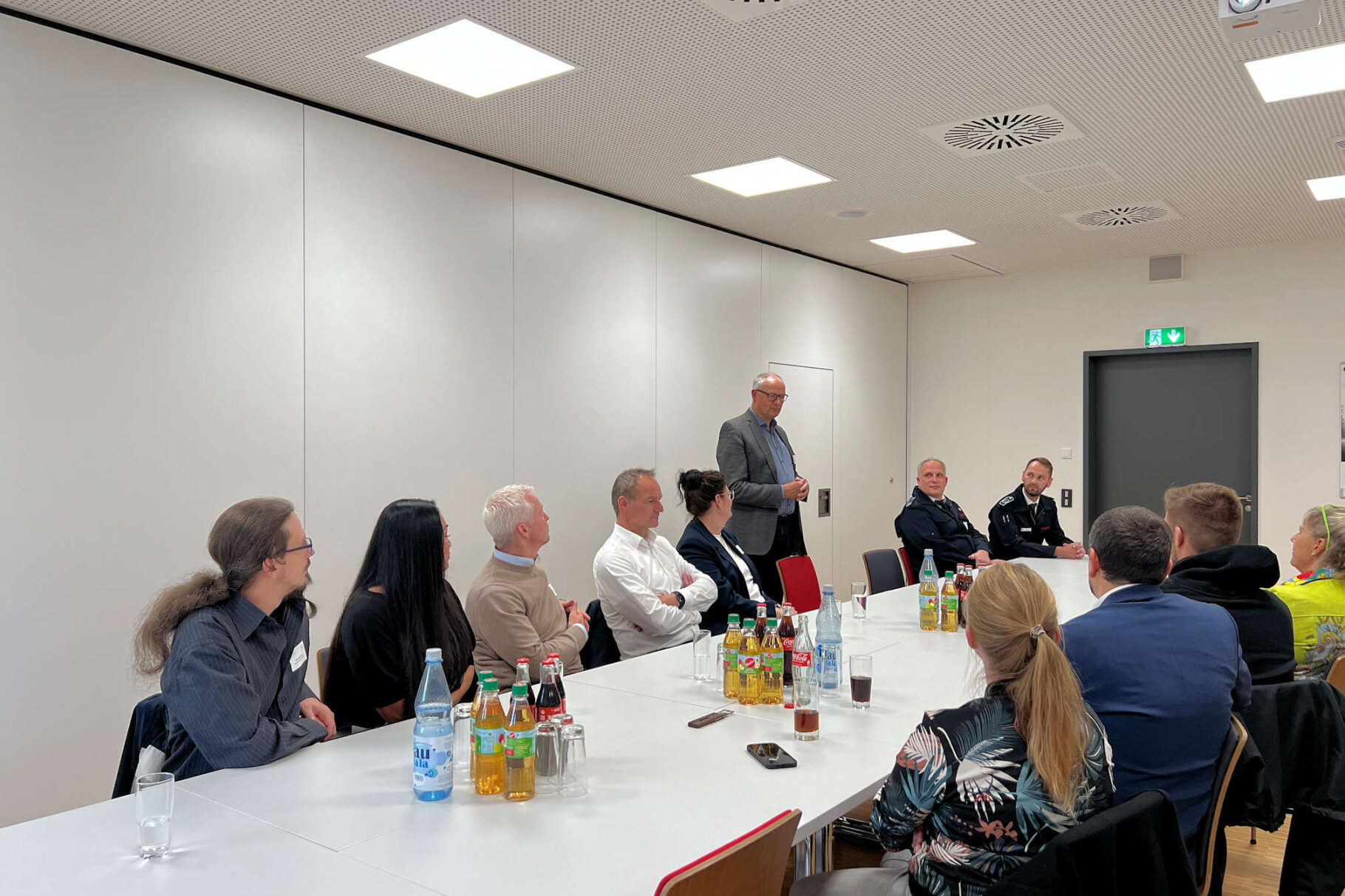 Bürgermeister Dietmar Persian begrüßt die Teilnehmer