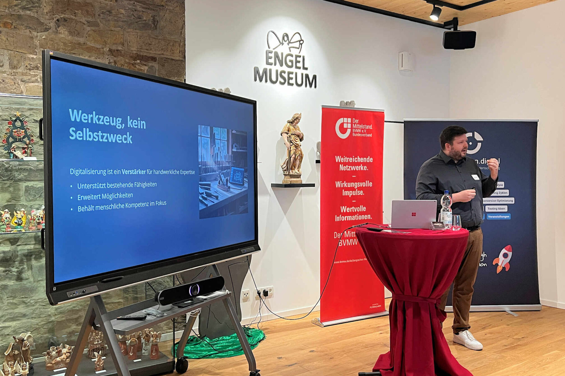 Oliver Oettgen von Over Dach beim Vortrag