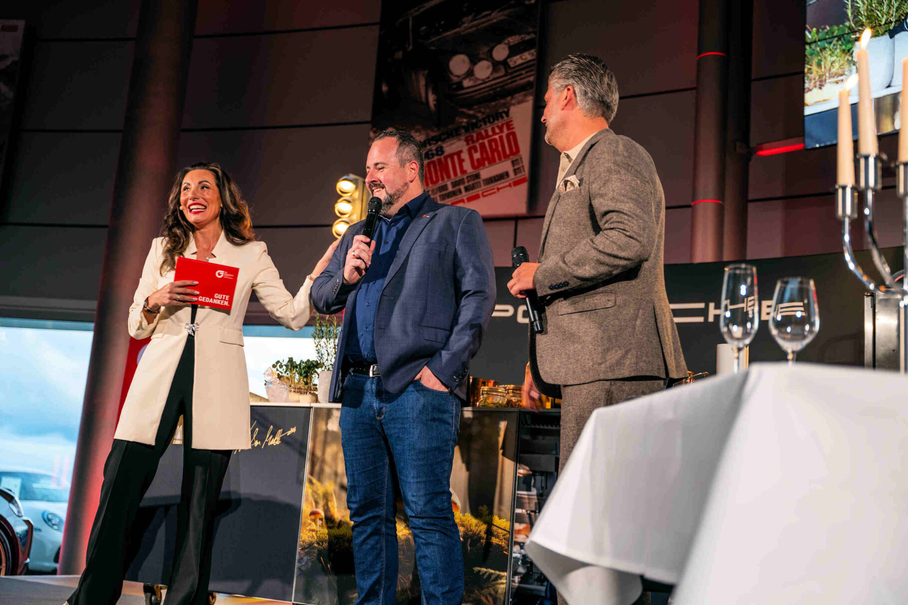 Camilla Biasio, Julian Mayer und Roman Konrads bei der Begrüßung