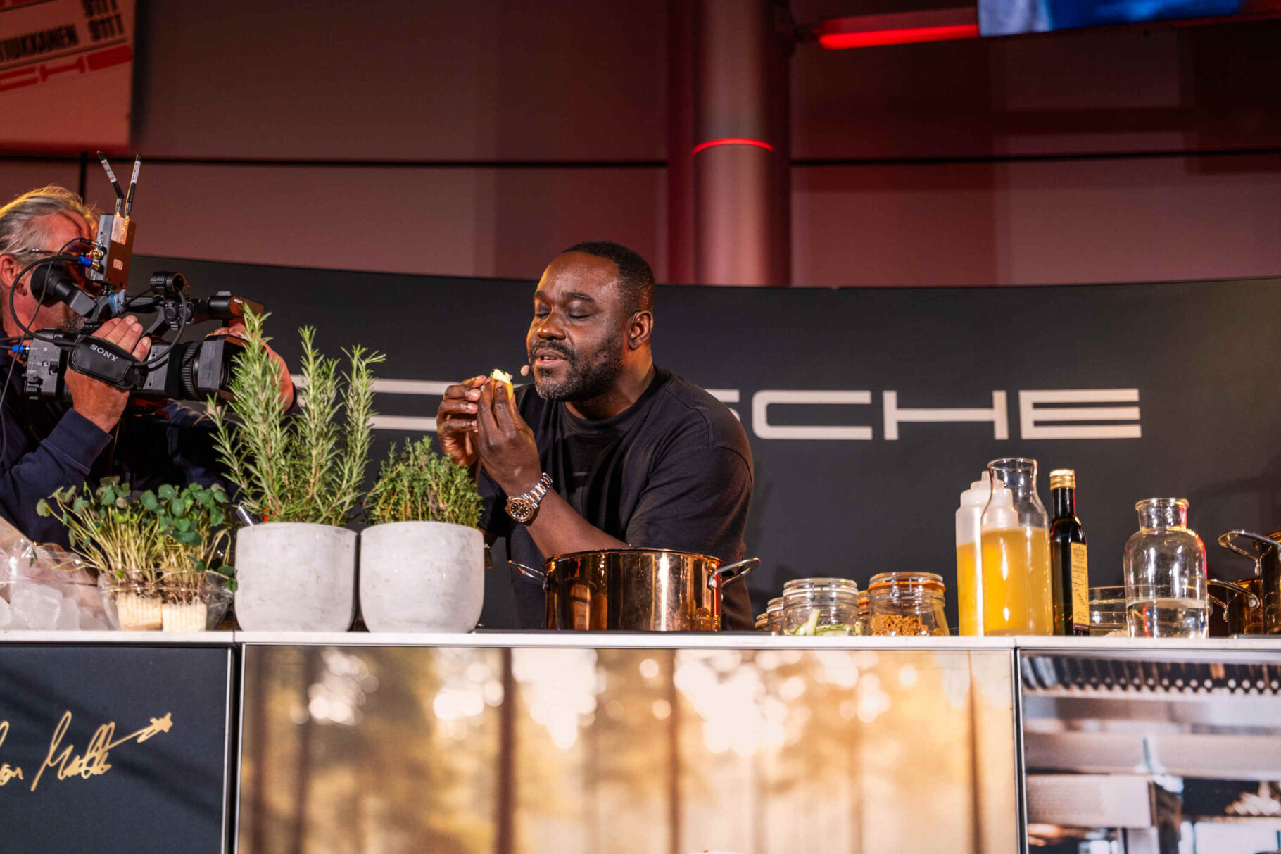 Nelson Müller kocht schwäbischen Kartoffelsalat