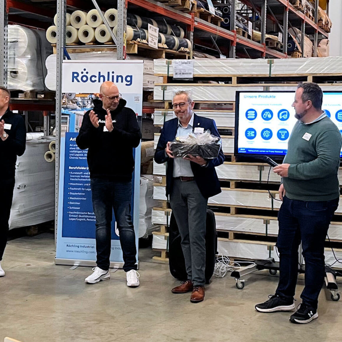 Dank an den Gastgeber mit Geschenkkorb