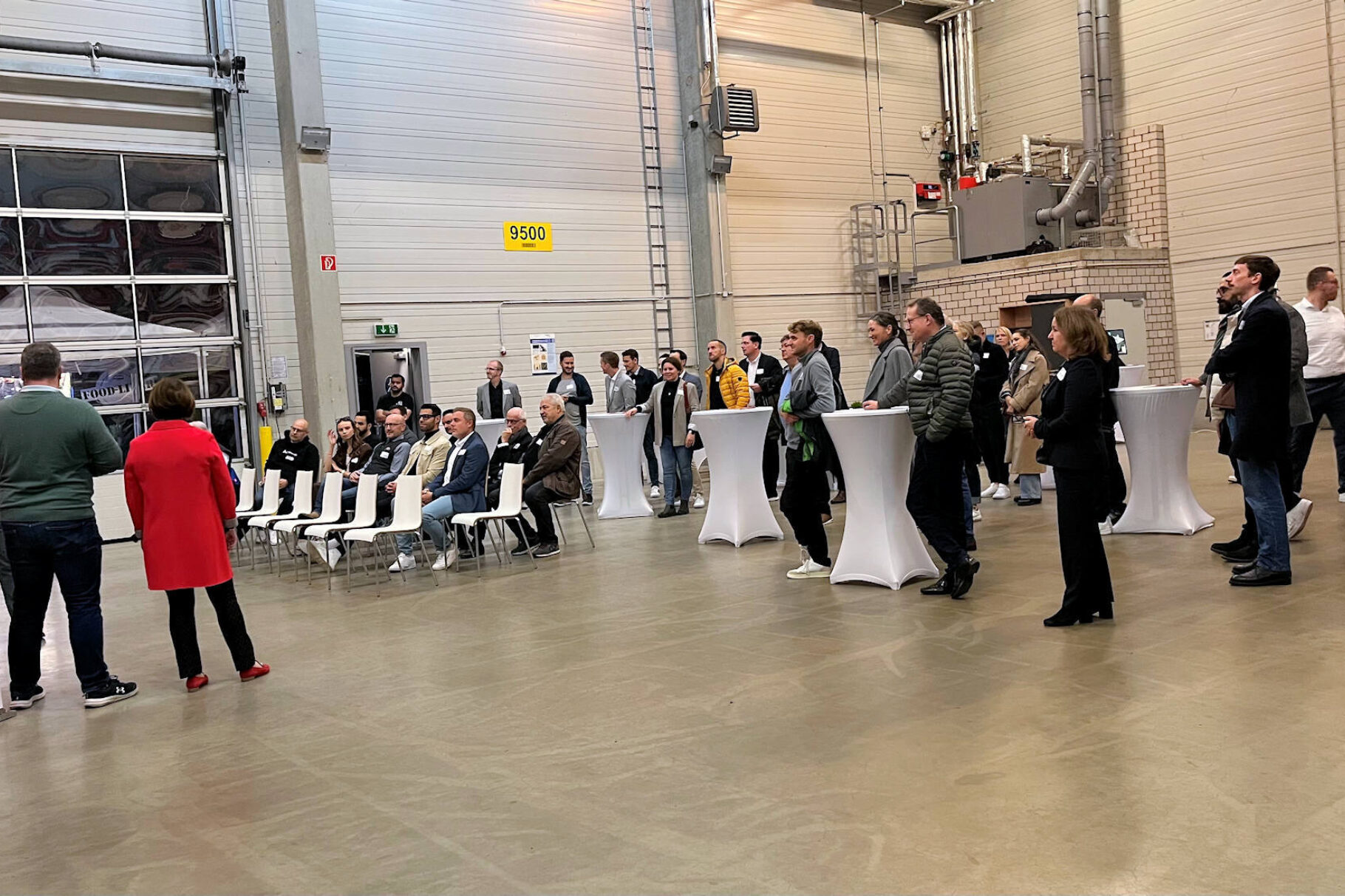 Teilnehmer bei der Begrüßung