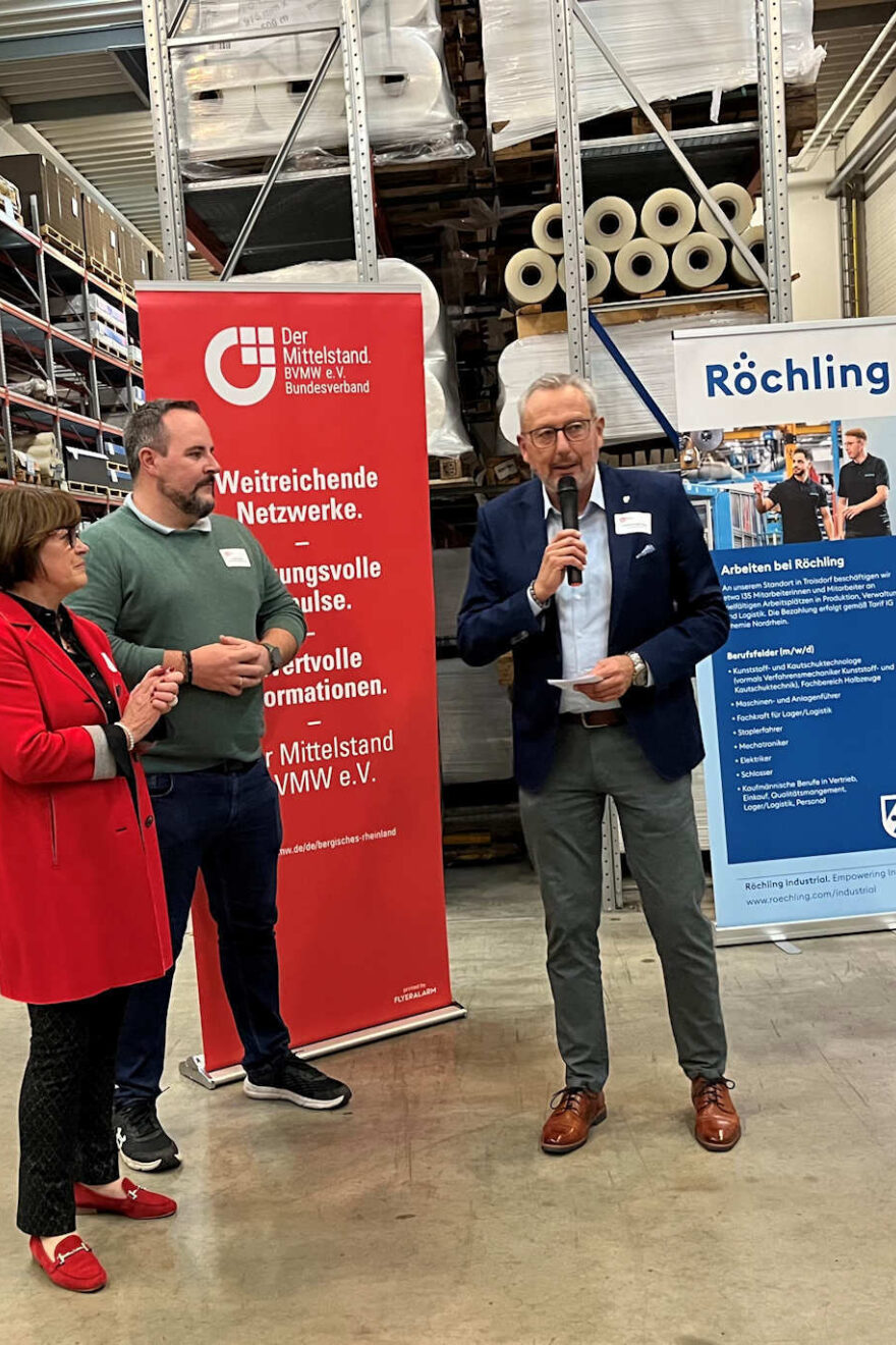 Dagmar und Julian Mayer sowie Helmut Hegemann bei der Begrüßung