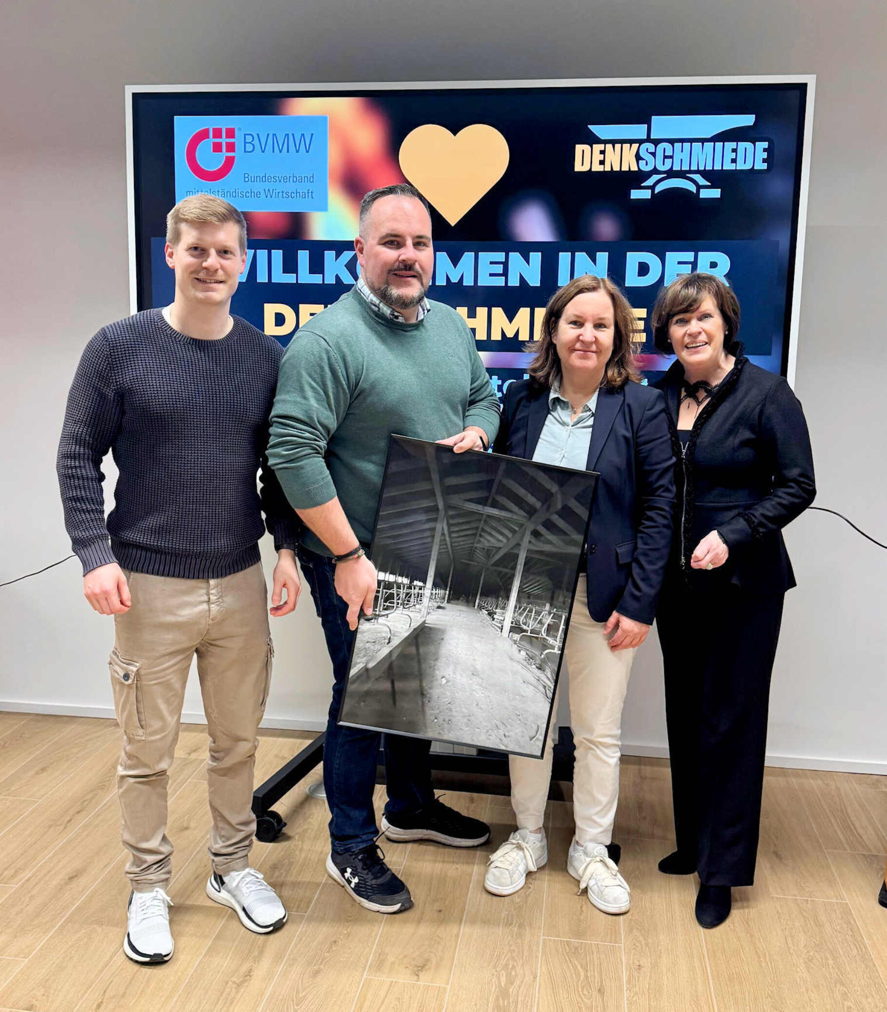 Gruppenbild mit Julian Mayer und Referenten