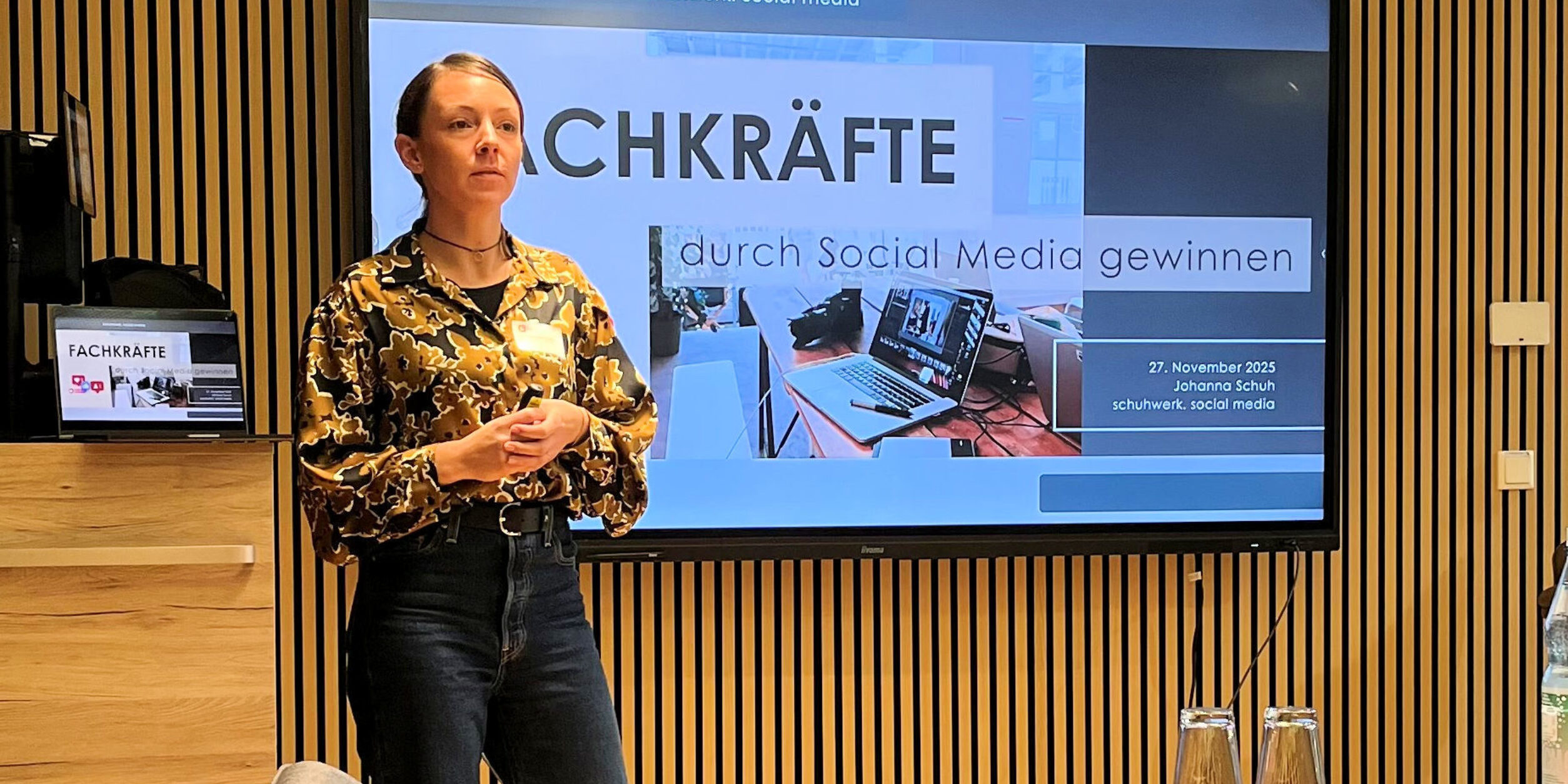 Johanna Schuh beim Vortrag