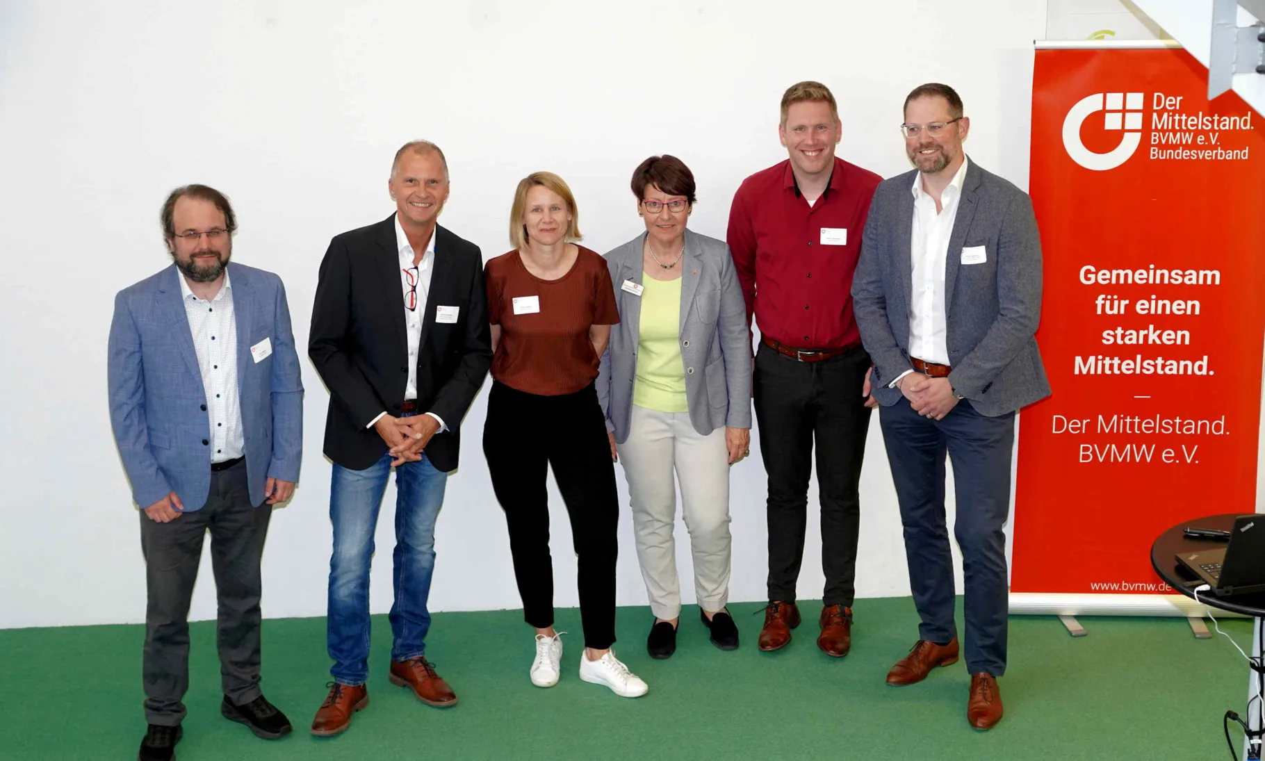 Alle Referenten werden von Barbara Herbst vorgestellt