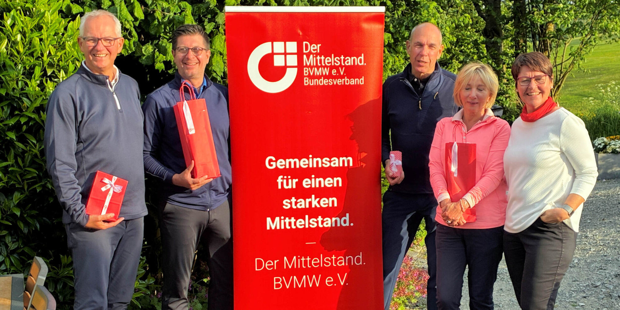 Die Sieger des ersten After Work mit BVMW Banner