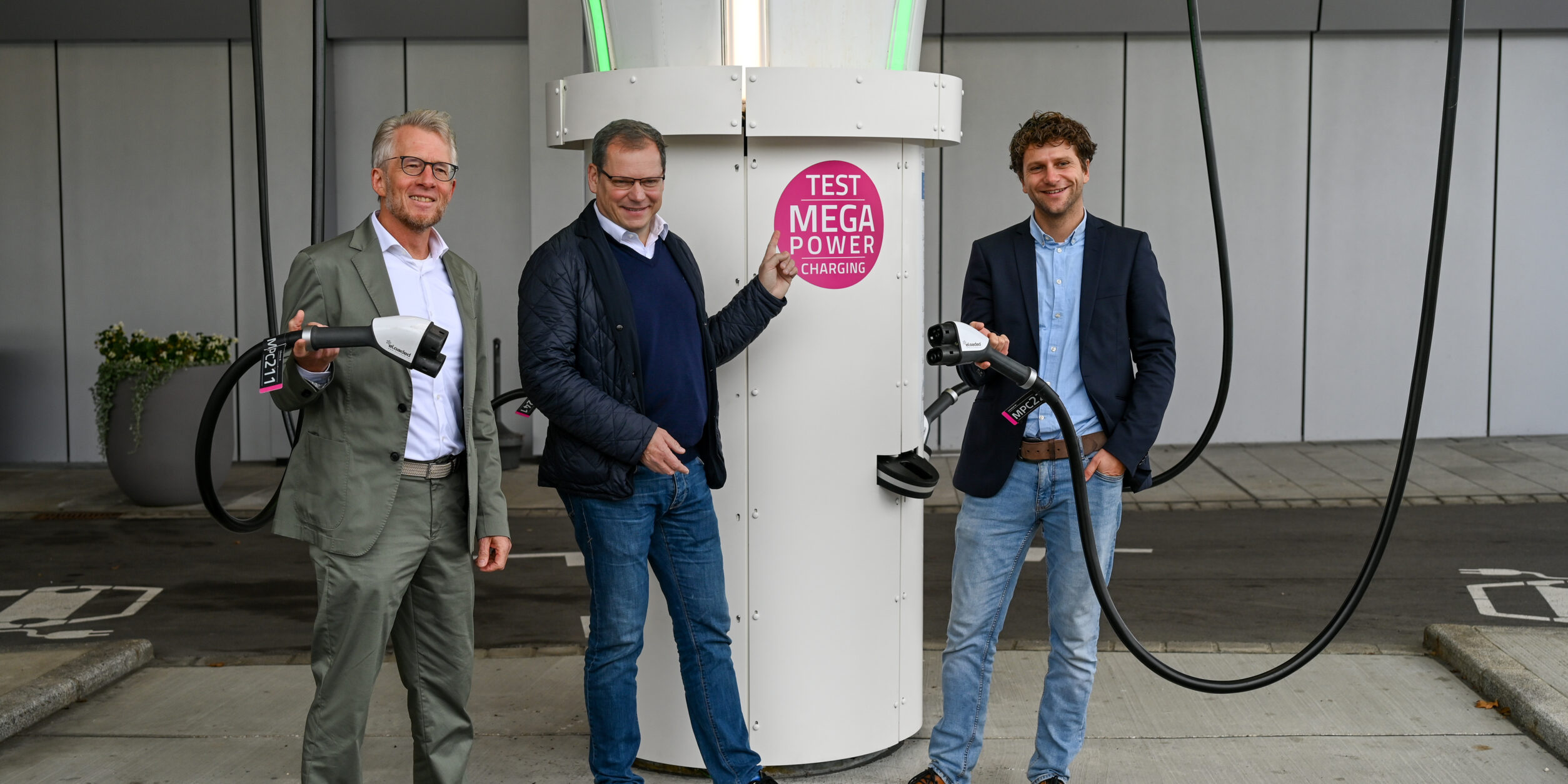 Thomas Schliernzauer (CTO, eLoaded), Oliver Nee (CEO, Rloaded), Felix Renner (Prokurist, Ladeinfrastruktur STRABAG)