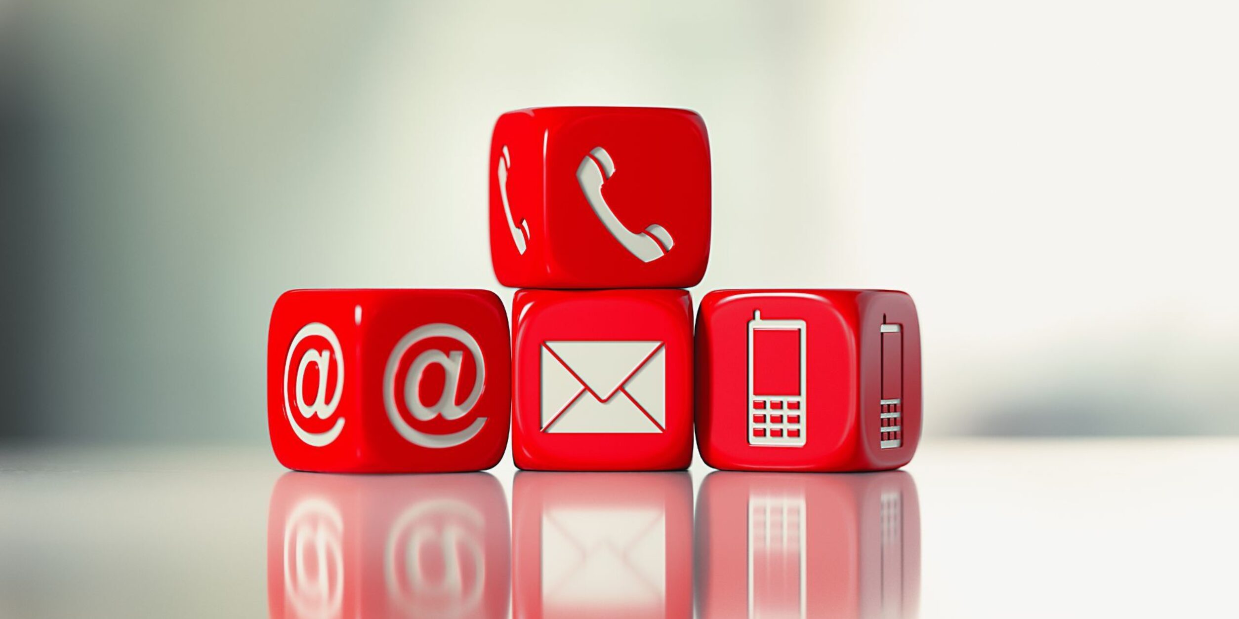 Würfel mit Kontakt-Icons