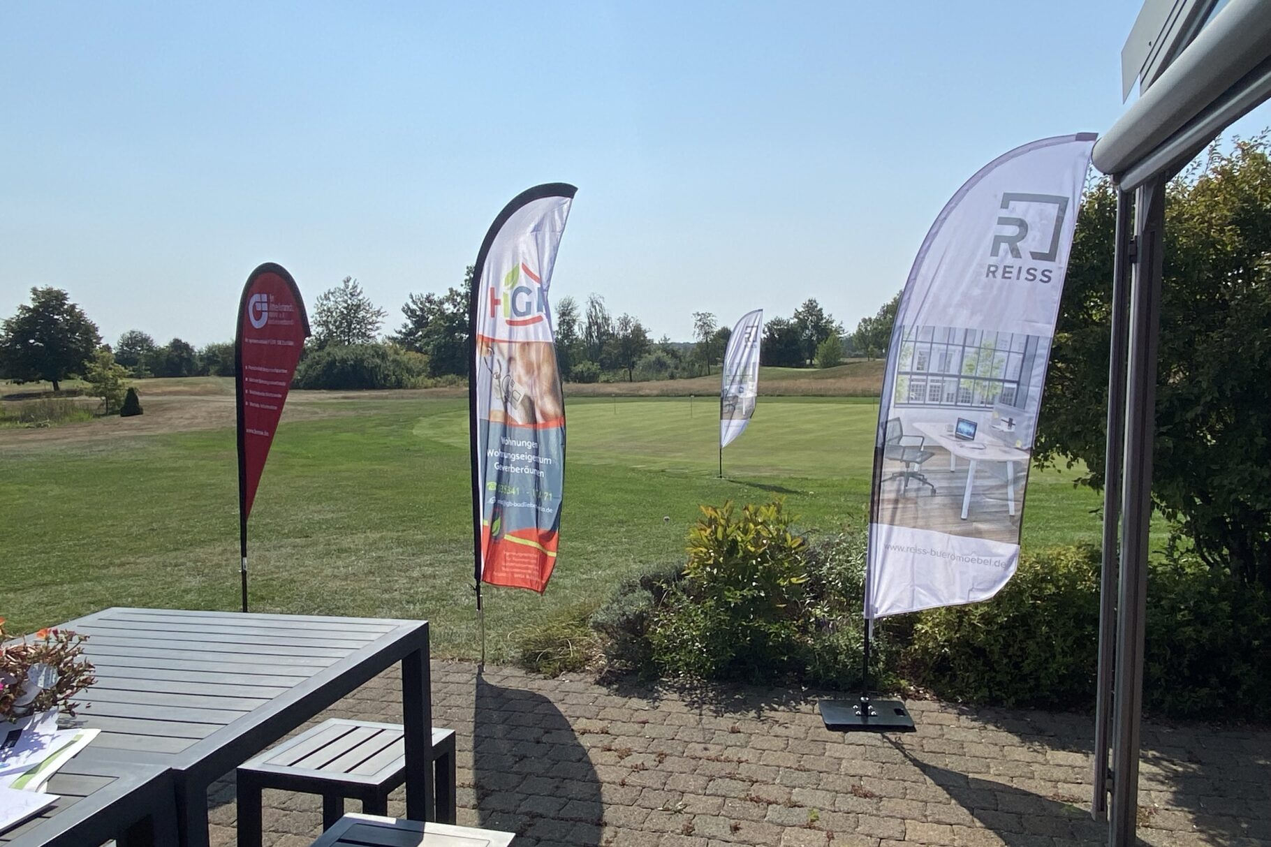 Blick über einen Golfplatz