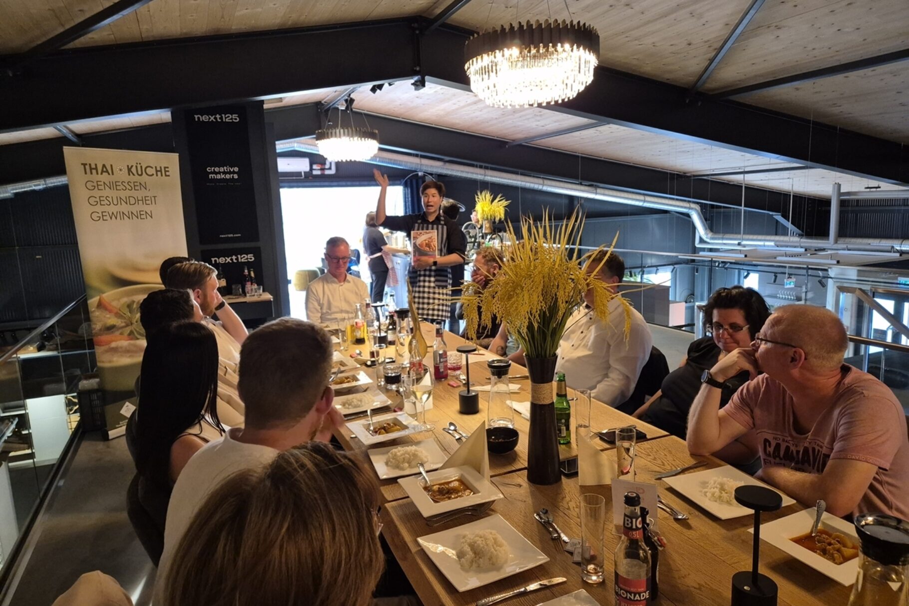 Teilnehmer der Veranstaltung erhalten Einblicke in die thailändische Kultur.