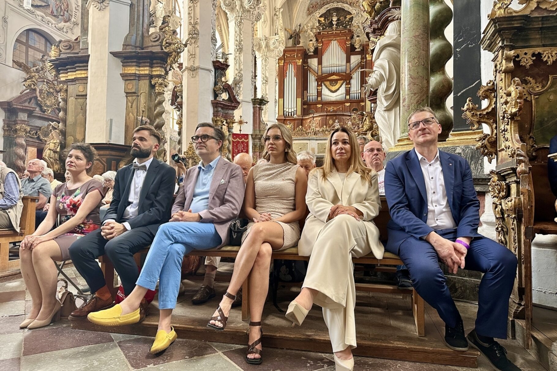 Die Teilnehmer der BVMW Veranstaltung sind verzaubert vom Konzert und Ambiente der Stiftskirche St. Marien.