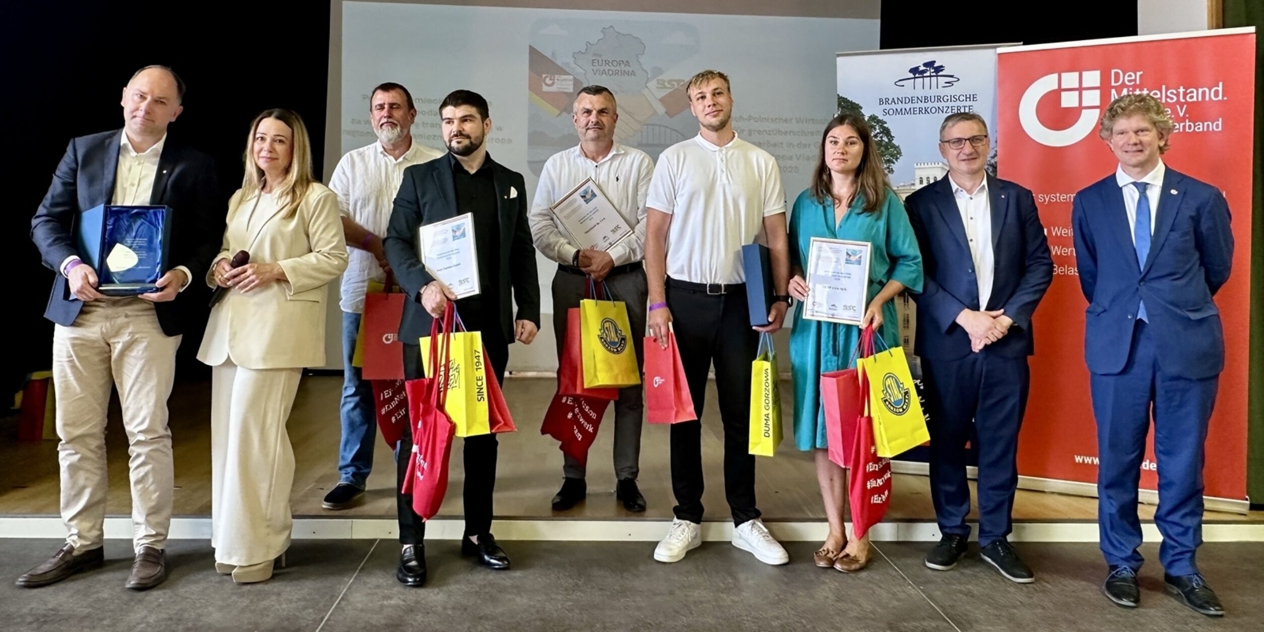 Vertreter der nominierten Unternehmen.