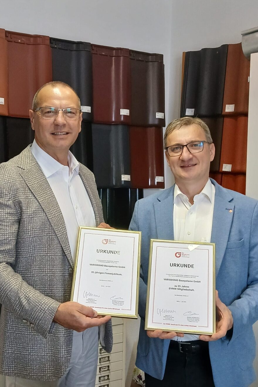 v.l.n.r. Herr Jörg Busse von VARIODOMO Bausysteme GmbH und Mariusz Rzeznikiewicz Repräsentant BVMW e.V. Region FFO / LOS