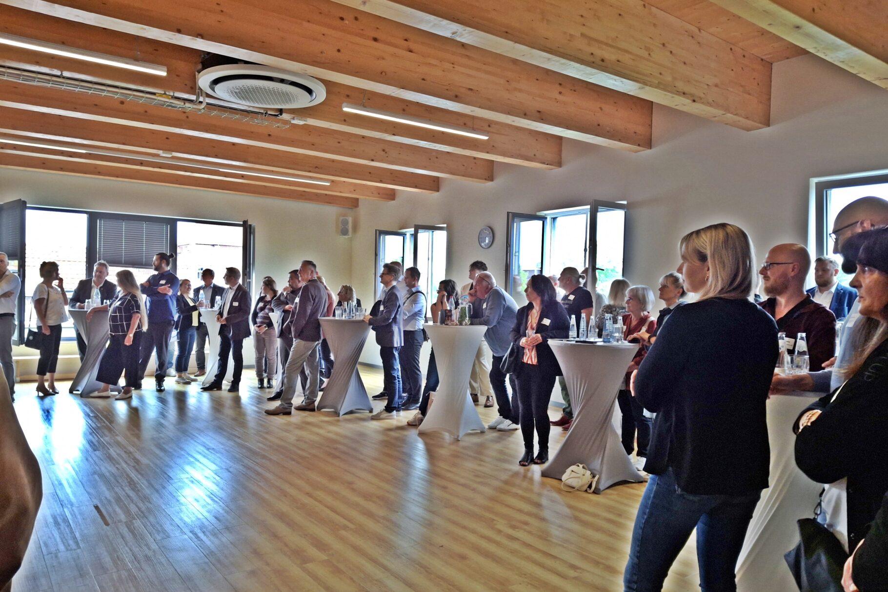 Teilnehmer der "Rooftop Party" bei der Vorstellungsrunde