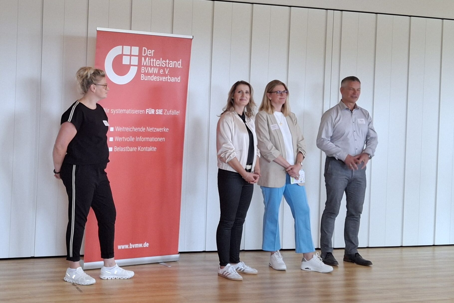 v.l.n.r. Frau Peggy Buchwitz und Frau Sabrina Dahlitz von der DAK-Gesundheit, Frau Anja Hausdorf vom Reha Vita und Herr Ralf Henkler der Leiter der Wirtschaftsregion BB Süd-Ost vom BVMW