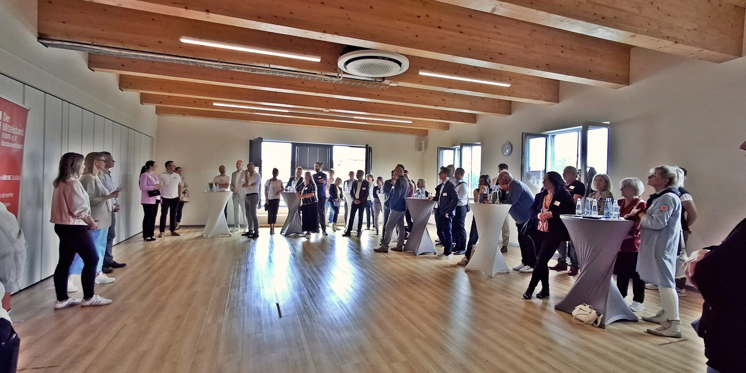 Teilnehmer der "Rooftop Party" bei der Vorstellungsrunde