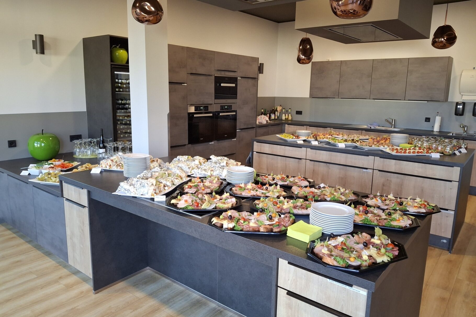 Ein gesundes und leckeres Buffet rundete den Abend für die "Jungen Mittelständler" ab.