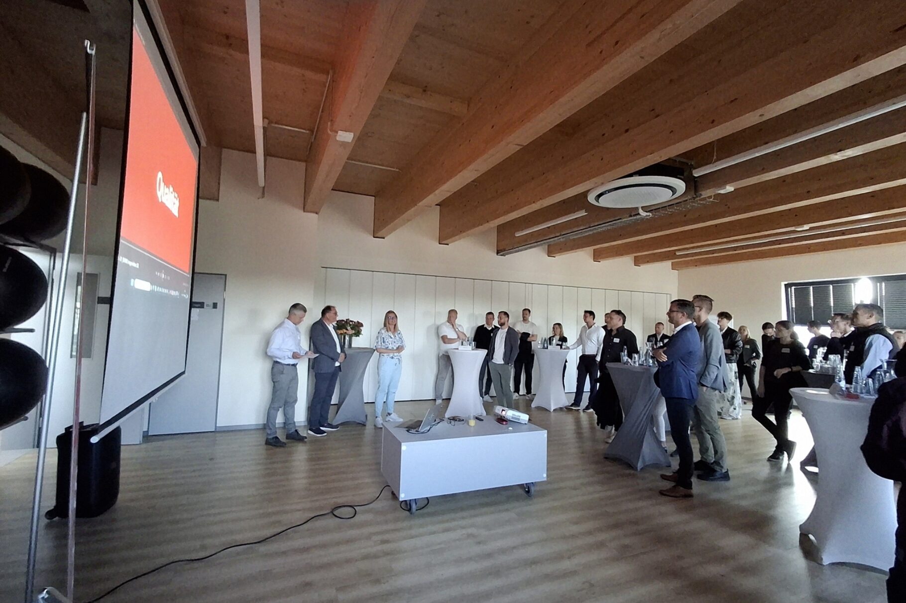 Ralf Henkler eröffnet die BVMW Veranstaltung für den "Jungen Mittelstand" gemeinsam mit Anja Hausdorf von der "Reha Vita".