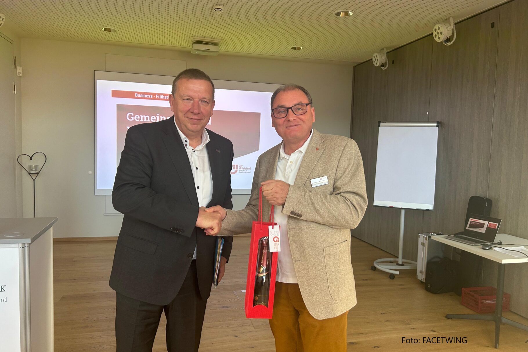 v.l.n.r. Christian Jaschinski Landrat Elbe-Elster, Carsten Böhm Leiter Kreisverband BVMW e.V. Elbe-Elster