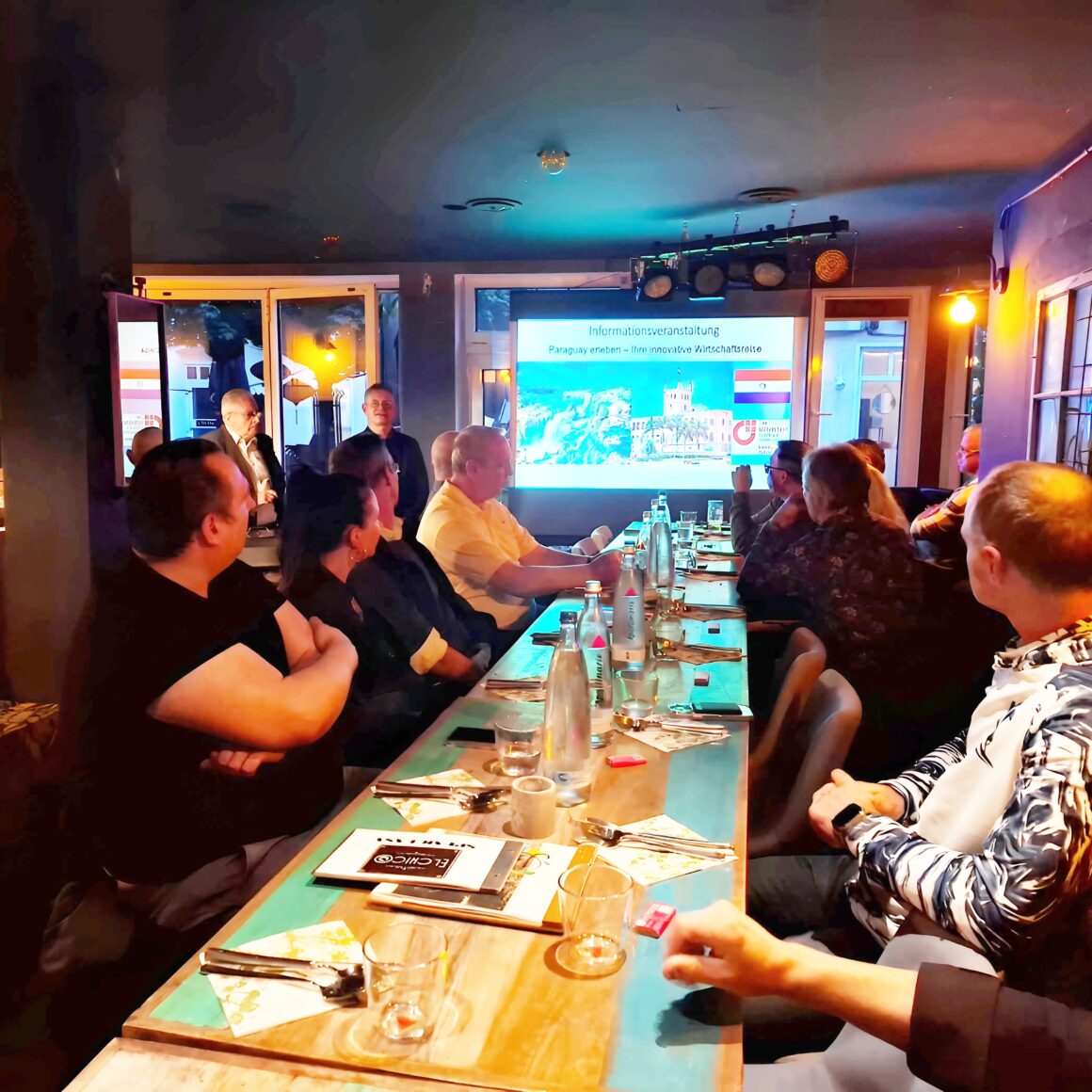Teilnehmer des Abend bei der Informationsveranstaltung "Paraguay erleben - Ihre innovative Wirtschaftsreise"