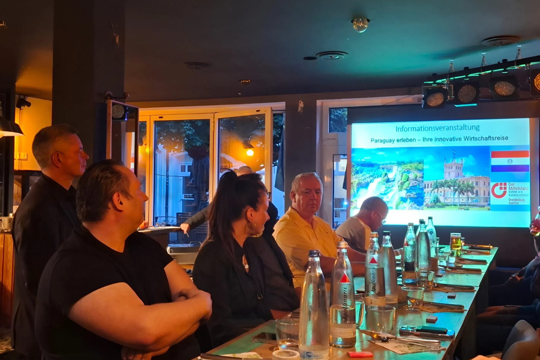 Teilnehmer des Abend während der Präsentation "Paraguay erleben - Ihre innovative Wirtschaftsreise"