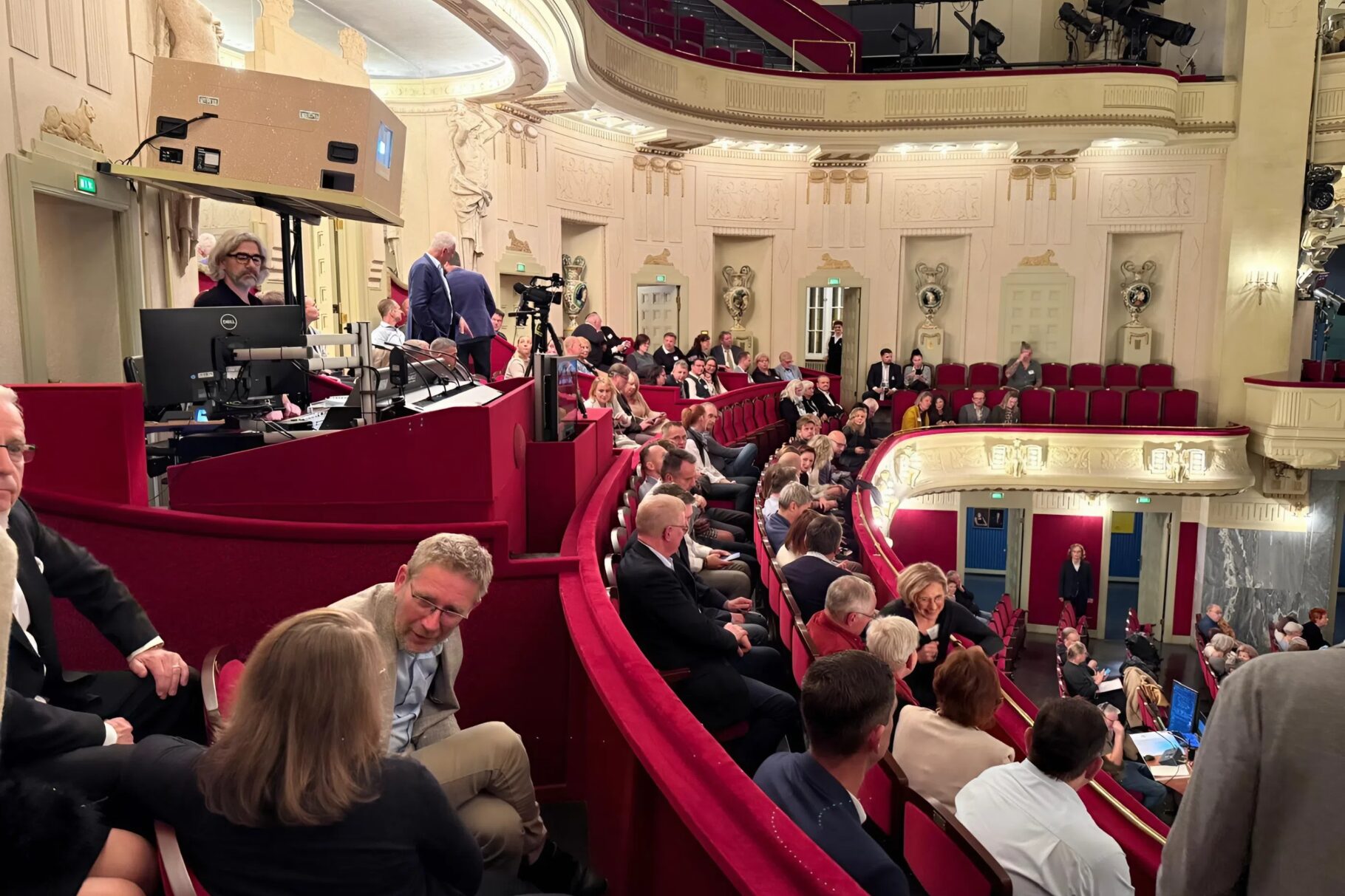 Teilnehmer der Veranstaltung durften den 1.Akt in der Loge des Staatstheaters Cottbus genießen.