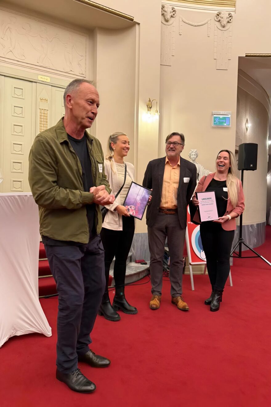 Auszeichnung von Mirko Lindstädt (links) und Herr Meißner mit seinem Unternehmen SORAT (rechts).