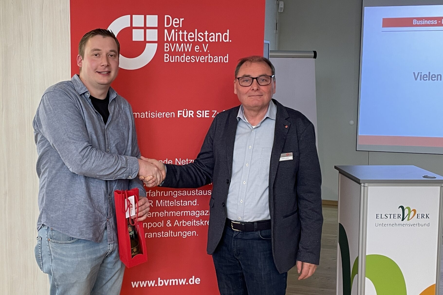 v.l.n.r. Hr. Matschke BwDLZ Doberlug-Kirchhain und Carsten Böhm BVMW e.V. Leiter Kreisverband Elbe-Elster