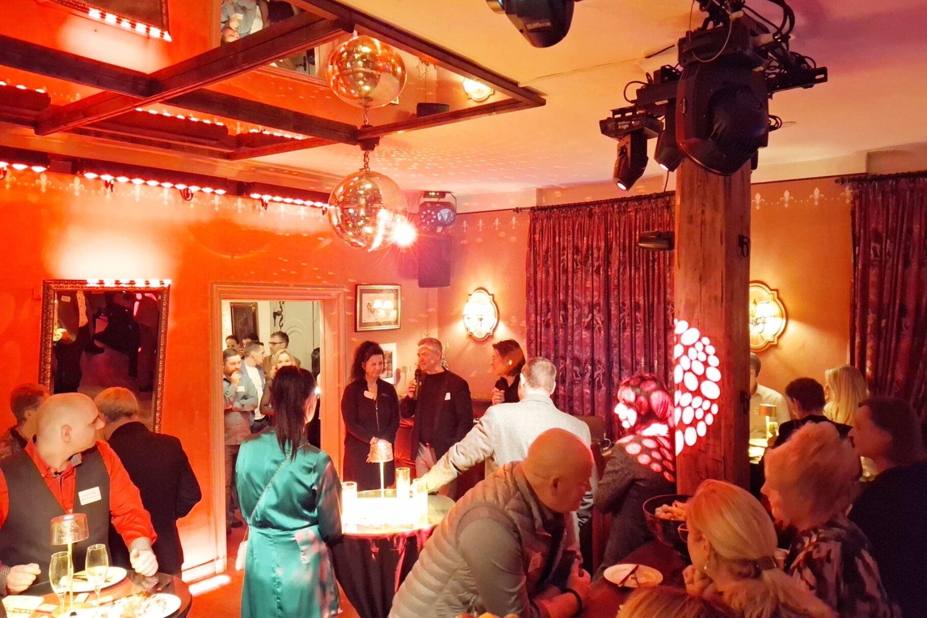 Teilnehmer der BVMW Abschluss-Party 2025