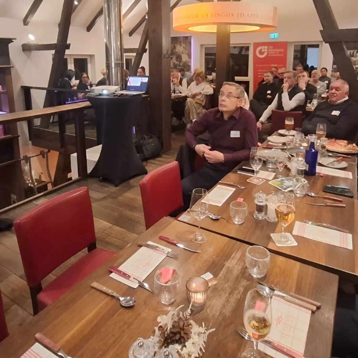 Martin Mielchen während seine Vortrages zum Thema Factoring.