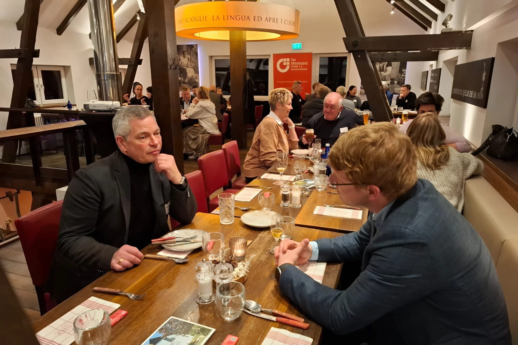 Die Teilnehmer des Abends nutzten die Gelegenheit für regen Austausch im Netzwerk.