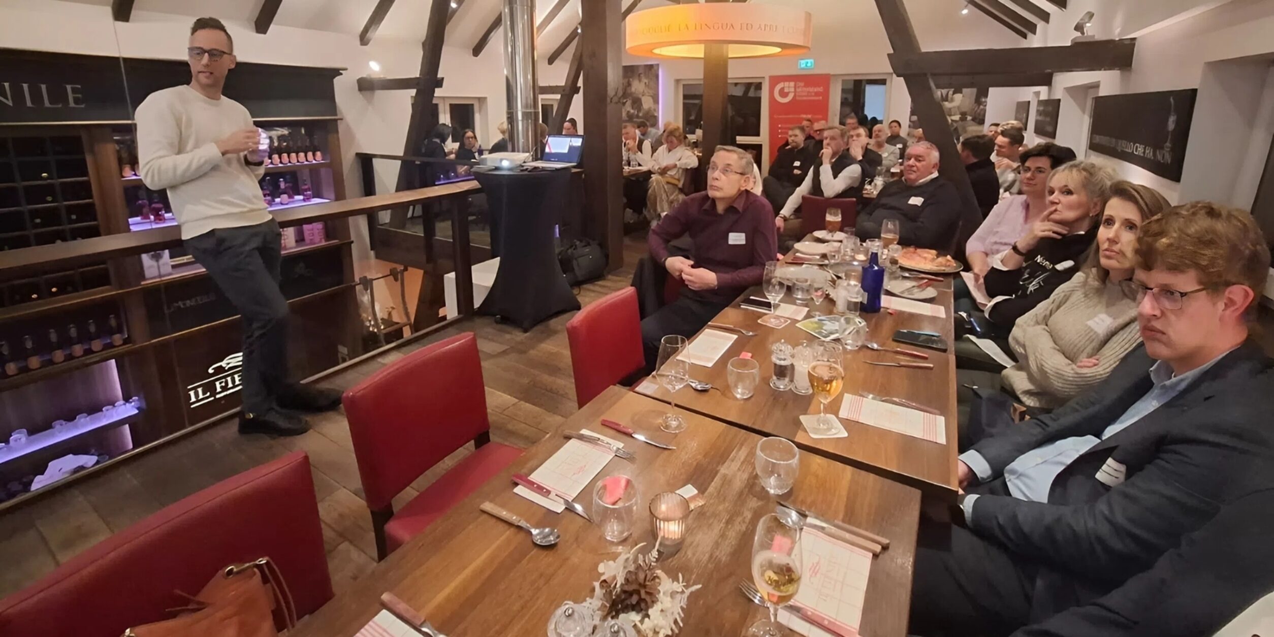 Martin Mielchen während seine Vortrages zum Thema Factoring.