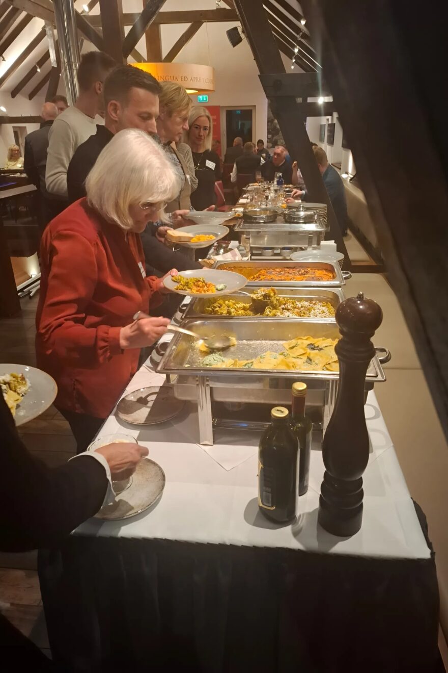 Das italienische Buffet und die selbst kreierten Pizzen mundeten den Teilnehmern des Abends.