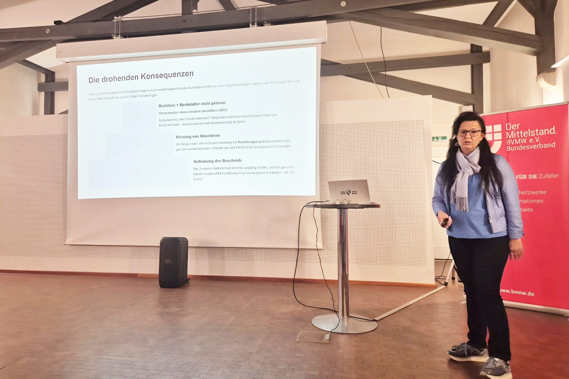 Frau Silvana Nimtz während ihres Vortrages am Abend der Veranstaltung "JTF-Förderprogramm"