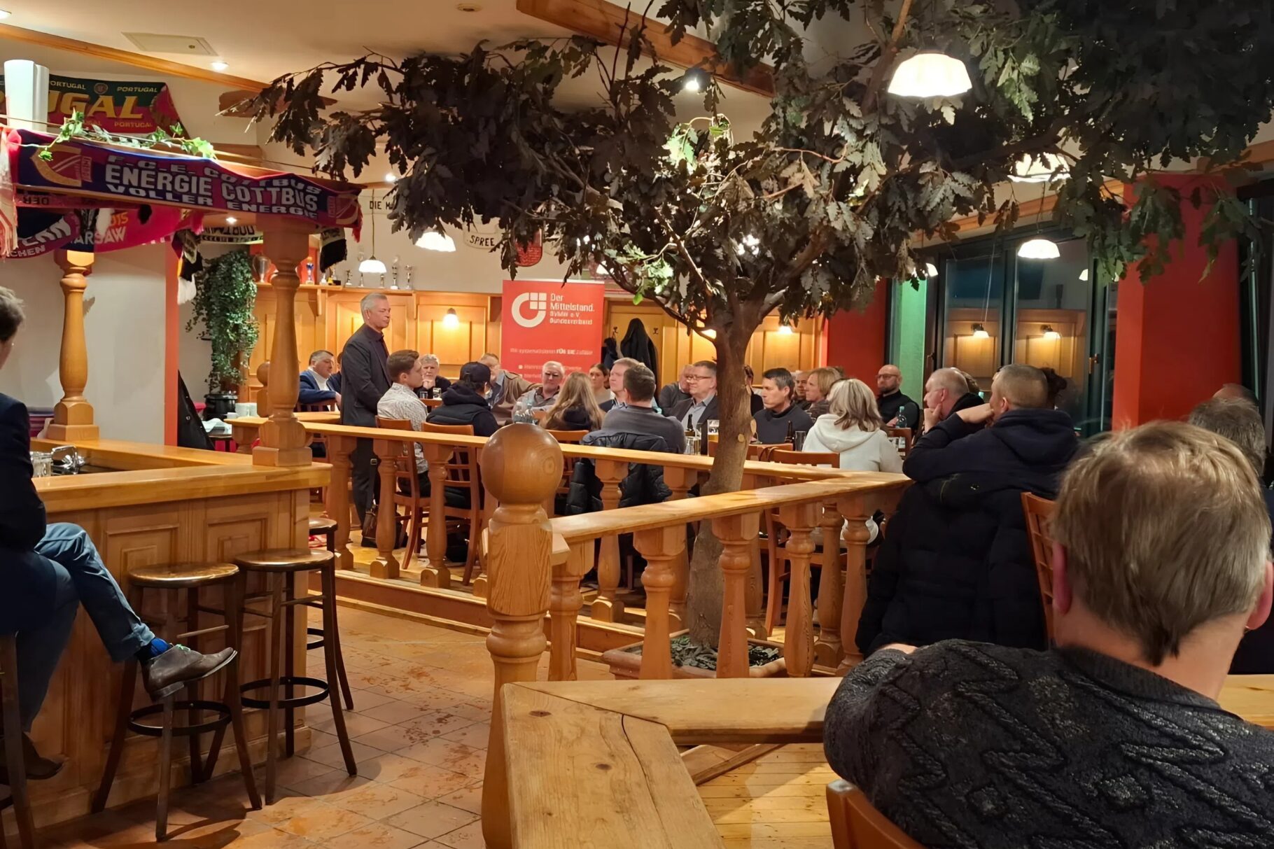 Teilnehmer der BVMW Veranstaltung "FC Energie Cheftrainer Claus-Dieter Wollitz zu Gast beim BVMW"