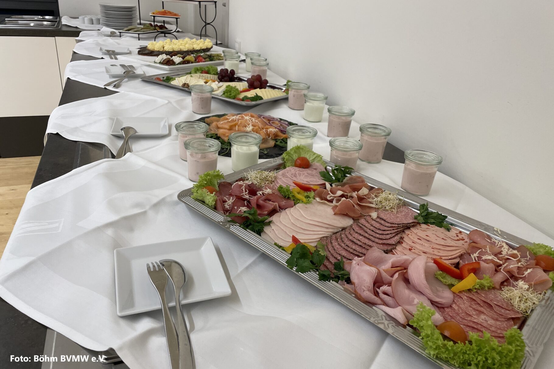 Blick auf das Frühstücks-Buffett