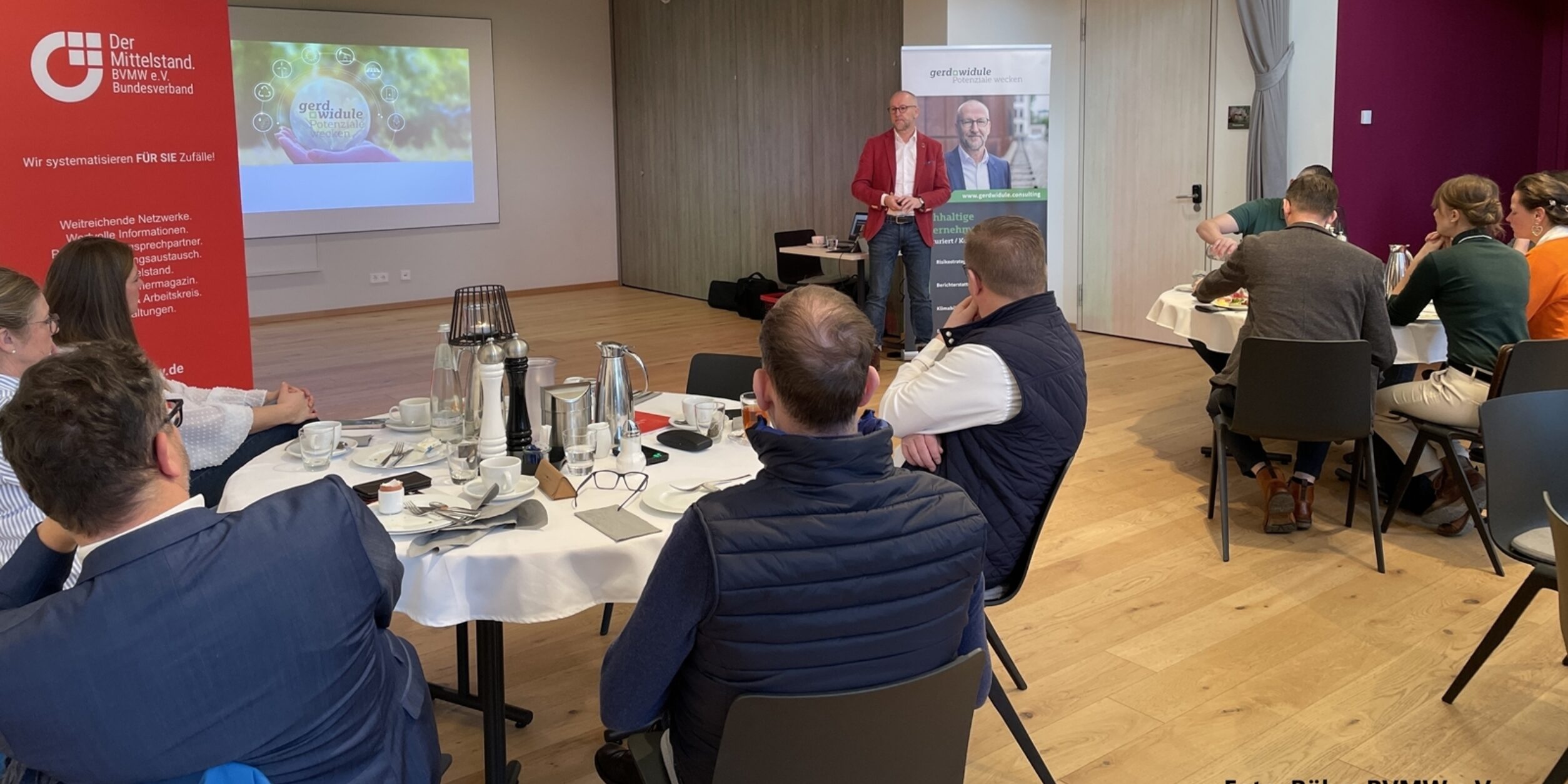 während der Veranstaltung